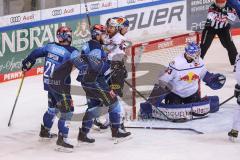 DEL - ERC Ingolstadt - EHC Red Bull München - Tor Ausgleich Puck 1:1 durch Ryan Kuffner (12 - ERC) mit Wayne Simpson (21 ERC) Maximilian Kastner (Nr.93 - EHC Red Bull München) Jubel Zach Redmond (Nr.44 - EHC Red Bull München), Danny aus den Birken (Nr.33 