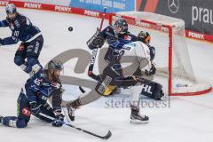 DEL - Eishockey - ERC Ingolstadt - Eisbären Berlin - Torwart Danny Taylor (70 - ERC) Jonas Müller (18 - Berlin) Ben Marshall (45 - ERC) Mirko Höfflin (10 - ERC)