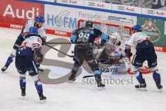 DEL; Playoffs; ERC Ingolstadt - Adler Mannheim; Halbfinale; Torchance für Daniel Pietta (86 - ERC) Torwart Arno Tiefensee (Nr.30 - Adler) Korbinian Holzer (Nr.4 - Adler) Nicolas Krämmer (Nr.21 - Adler) Joonas Lehtivuori (Nr.6 - Adler) halten dagegen