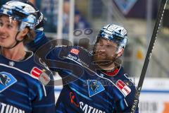 Penny DEL - Eishockey - Saison 2021/22 - ERC Ingolstadt - Krefeld Pinguine - Brandon Defazio (#24 ERCI) - Louis-Marc Aubry (#11 ERCI) - nach dem Spiel -  Foto: Jürgen Meyer