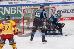 DEL; Playoffs; ERC Ingolstadt - DEG Düsseldorf; Torwart Kevin Reich (35 - ERC) Daniel Pietta (86 - ERC)