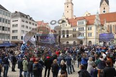 ERC Ingolstadt - Vizemeisterschaftsfeier am Rathausplatz - Saison 2022/2023 - Fans am Rathausplatz - Banner - Choreo - Die Mannschaft auf der Bühne - Foto: Meyer Jürgen