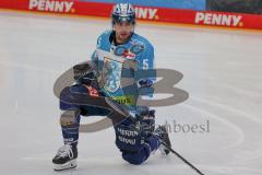 Penny DEL - Pre-Playoff - Spiel 2 - Eishockey - Saison 2021/22 - ERC Ingolstadt - Kölner Haie - Fabio Wagner (#5 ERCI) beim warm machen -  Foto: Jürgen Meyer