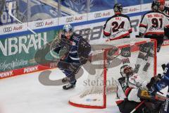 DEL - ERC Ingolstadt - Kölner Haie - Tor Jubel Treffer 2:0, Torwart Fabijan Buntic (24, FCI) Torwart Justin Pogge (Nr.49 - Kölner Haie) Daniel Pietta (86 - ERC)