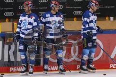DEL - Eishockey - Saison 2020/21 - ERC Ingolstadt - EHC Red Bull München - Colton Jobke (#7 ERCI) - Daniel Pietta (#86 ERCI) - Mathew Bodie (#22 ERCI) beim warm machen  - Foto: Jürgen Meyer
