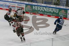 Penny DEL - Eishockey - Saison 2021/22 - ERC Ingolstadt - Kölner Haie - Der 1:1 Ausgleichstreffer durch Leon Hüttl (#25 ERCI) - jubel - Justin Pogge Torwart (#49 Köln) - Alex Roach (#44 Köln) -  Foto: Stefan Bösl