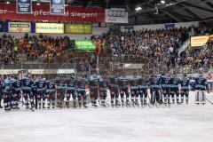 DEL; Playoffs; ERC Ingolstadt - DEG Düsseldorf; Sieg Jubel Freude Halbfinale erreicht, Fan Fankurve Banner Fahnen Spruchband Spieler bedanken sich bei den Fans