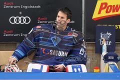 Penny DEL - Eishockey - Saison 2021/22 - ERC Ingolstadt - Adler Mannheim - Danny Taylor Torwart (#70 ERCI) auf der Spielerbank -  Foto: Meyer Jürgen