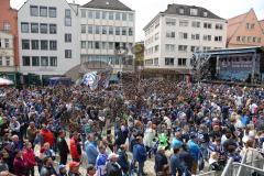 ERC Ingolstadt - Vizemeisterschaftsfeier am Rathausplatz - Saison 2022/2023 - Fans am Rathausplatz - Foto: Meyer Jürgen
