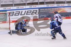 DEL - ERC Ingolstadt - Eisbären Berlin - Playoffs HF - Torwart Michael Garteig (34 ERC) hält Morgan Ellis (4 ERC) Leonhard Pföderl (Nr.93 - Eisbären Berlin)