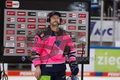 Penny DEL - Eishockey - Saison 2021/22 - ERC Ingolstadt - Nürnberg Ice Tigers - Emil Quaas (#20 ERCI) bei Magenta Sport mit einem Interview -  Foto: Jürgen Meyer