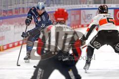 Penny DEL - Eishockey - Saison 2021/22 - ERC Ingolstadt - Grizzlys Wolfsburg -  Brandon Defazio (#24 ERCI) - Foto: Jürgen Meyer