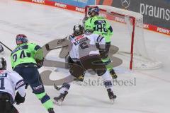 DEL - Eishockey - Saison 2020/21 - ERC Ingolstadt - Nürnberg Ice Tigers - Daniel Pietta (#86 ERCI) - Ilya Sharipov Torwart (43 Nürnberg) - Foto: Jürgen Meyer