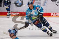 Penny DEL - Eishockey - Saison 2021/22 - ERC Ingolstadt - EHC Red Bull München - Leon Hüttl (#25 ERCI) beim warm machen - Foto: Jürgen Meyer