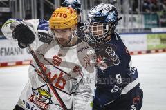 Im Bild: Nino Kinder (Bremerhaven) und Niklas Hübner (#8 ERCI)

