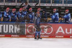 DEL - Eishockey - Saison 2020/21 - ERC Ingolstadt - EHC Red Bull München - Der Anschlusstreffer zum 2:5 durch Wayne Simpson (#21 ERCI) - jubel - Abklatschen an der Bande - Foto: Jürgen Meyer