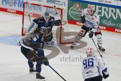 Penny DEL - Eishockey - Saison 2021/22 - ERC Ingolstadt - Schwenninger Wild Wings - Karri Rämö Torwart (#31 ERCI) - Fabio Wagner (#5 ERCI) - Tyson Spink (#96 Schwenningen) - Alexander Karachun (#47 Schwenningen) -  Foto: Jürgen Meyer