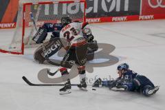 Penny DEL - Pre-Playoff - Spiel 2 - Eishockey - Saison 2021/22 - ERC Ingolstadt - Kölner Haie - Enrico Henriquez-Morales (#52 ERCI) - Mark Olver (Nr.21 - Kölner Haie) - Danny Taylor Torwart (#70 ERCI) -  Foto: Jürgen Meyer