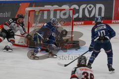 Penny DEL - Pre-Playoff - Spiel 2 - Eishockey - Saison 2021/22 - ERC Ingolstadt - Kölner Haie - Torwart Justin Pogge (Nr.49 - Kölner Haie) - Justin Feser (#71 ERCI) - Mirko Höfflin (#10 ERCI) -  Foto: Jürgen Meyer