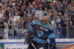 DEL; Playoffs; ERC Ingolstadt - DEG Düsseldorf; Sieg Jubel Freude Halbfinale erreicht, Fan Fankurve Banner Fahnen Spruchband Spieler bedanken sich bei den Fans, Torwart Kevin Reich (35 - ERC)