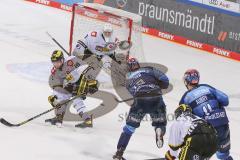DEL - Eishockey - Saison 2020/21 - ERC Ingolstadt - Krefeld Pinguine - Ryan Kuffner (#12 ERCI) - Nikita Quapp Torwart (#3 Krefeld) - Mirko Sacher (#19 Krefeld) - Foto: Jürgen Meyer
