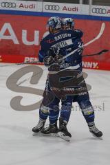 Penny DEL - Pre-Playoff - Spiel 2 - Eishockey - Saison 2021/22 - ERC Ingolstadt - Kölner Haie - Der 2:0 Führungsteffer durch Brandon Defazio (#24 ERCI) - Daniel Pietta (#86 ERCI) - jubel -  Foto: Jürgen Meyer