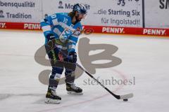 Penny DEL - Eishockey - Saison 2021/22 - ERC Ingolstadt - EHC Red Bull München - Mirko Höflin (#10 ERCI)  beim warm machen -  Foto: Jürgen Meyer