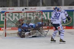 DEL - Eishockey - Saison 2020/21 - ERC Ingolstadt - Schwenninger Wild Wings - Brandon Defazio (#24 ERCI) - Joakim Eriksson Torwart (#60 Schwenningen) - Cedric Schiemenz (#48 Schwenningen) - Foto: Jürgen Meyer