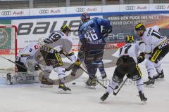 DEL - Eishockey - Saison 2020/21 - ERC Ingolstadt - Krefeld Pinguine - Nikita Quapp Torwart (#3 Krefeld) - Daniel Pietta (#86 ERCI) - Mirko Sacher (#19 Krefeld) - Foto: Jürgen Meyer