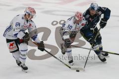 Penny DEL - Eishockey - Saison 2021/22 - ERC Ingolstadt - Schwenninger Wild Wings - Wayne Simpson (#21 ERCI) - Maximilian Adam (#10 Schwenningen) -  Boaz Bassen (#64 Schwenningen) - Foto: Jürgen Meyer