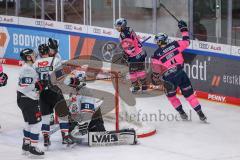 DEL - ERC Ingolstadt - Nürnberg Ice Tigers; Tor Jubel Treffer 5:0 Frederik Storm (9 - ERC) Torwart Niklas Treutle (Nr.31 - Nürnberg Ice Tigers)Puck im Tor Louis-Marc Aubry (11 - ERC)