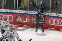 Penny DEL - Eishockey - Saison 2021/22 - ERC Ingolstadt - Schwenninger Wild Wings - Der 2:1 Siegtreffer durch Louis-Marc Aubry (#11 ERCI) - Joacim Eriksson Torwart (#60 Schwenningen) - jubel -  Foto: Jürgen Meyer