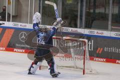 DEL - Eishockey - Saison 2020/21 - ERC Ingolstadt - EHC Red Bull München - Jubel - Michael Garteig Torwart (#34 ERCI) jubelt nach dem Penaltyschießen - Foto: Jürgen Meyer