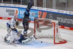 DEL - ERC Ingolstadt - Schwenninger Wild Wings - Tor Jubel Treffer Marko Friedrich (67 ERC), hier jubelt Frederik Storm (9 - ERC) Torwart Joacim Eriksson (SW) ohne Chance