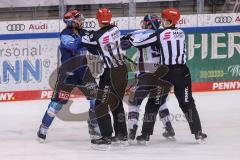 DEL - ERC Ingolstadt - Eisbären Berlin - Playoffs HF - Schlägerei, Mirko Höfflin (10 ERC) Mark Zengerle (Nr.9 - Eisbären Berlin)