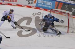 DEL - Eishockey - Saison 2020/21 - ERC Ingolstadt - EHC Red Bull München - Der 0:3 Führungstreffer durch Philip Gogulla (#87 München) - Michael Garteig Torwart (#34 ERCI) - Foto: Jürgen Meyer