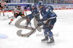 Penny DEL - Eishockey - Saison 2021/22 - ERC Ingolstadt - Grizzlys Wolfsburg - Brandon Defazio (#24 ERCI) mit dem 2:3 Anschlusstreffer - jubel -  Foto: Jürgen Meyer