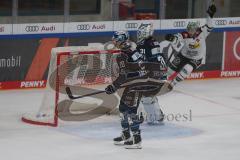 Penny DEL - Eishockey - Saison 2021/22 - ERC Ingolstadt - Krefeld Pinguine - Der 1:2 Anschlusstreffer durch Jeremy Bracco (#97 Krefeld) - Karri Rämö Torwart (#31 ERCI) - Emil Quaas (#20 ERCI) - jubel -  Foto: Jürgen Meyer