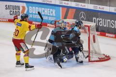 DEL; Playoffs; ERC Ingolstadt - DEG Düsseldorf; Tor Jubel Treffer 1:1 Ausgleich Tobias Eder (20 DEG) Torwart Michael Garteig (34 ERC) enttäuscht Fabio Wagner (5 - ERC)