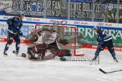 Frederik Storm (#9 ERCI) - Louis-Marc Aubry (#11 ERCI) - Justin Pogge Torwart (#49 Köln) - Penny DEL - Eishockey - Saison 2021/22 - ERC Ingolstadt - Kölner Haie -  Foto: Stefan Bösl