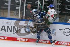 Penny DEL - Eishockey - Saison 2021/22 - ERC Ingolstadt - Augsburger Panther - Enrico Henriquez-Morales (#52 ERCI) - Brad McClure (#89 Augsburg) -  Foto: Stefan Bösl