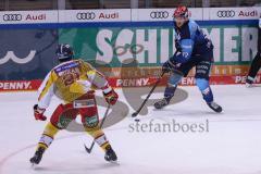 DEL - Eishockey - ERC Ingolstadt - Düsseldorfer EG - Ryan Kuffner (12 - ERC) Patrick Buzas (21 DEG)