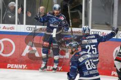 Penny DEL - Pre-Playoff - Spiel 2 - Eishockey - Saison 2021/22 - ERC Ingolstadt - Kölner Haie - Der 1:0 Führungstreffer durch Mirko Höfflin (#10 ERCI) - jubel - Leon Hüttl (#25 ERCI) - Daniel Pietta (#86 ERCI) -  Foto: Jürgen Meyer