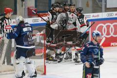 Penny DEL - Eishockey - Saison 2021/22 - ERC Ingolstadt - Kölner Haie - Der 0:1 Führungstreffer durch Jon Matsumoto (#10 Köln) - jubel - Karri Rämö Torwart (#31 ERCI) - Maurice Edwards (#23 Köln) -  Foto: Stefan Bösl