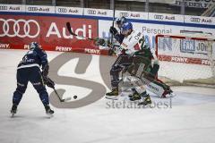 Im Bild: Brandon Defazio (#24 ERCI) Mirko Höflin (#10 ERCI)

