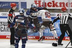 Im Bild: Colton Jobke (#7 ERCI) und Alex Friesen (Bremerhaven) im Zweikampf - Niklas Hübner (#8 ERCI) und Dominik Uher (Bremerhaven) schauen zu

