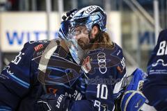 Im Bild: Kevin Reich Torwart (#35 ERCI) und Mirko Höflin (#10 ERCI)

