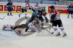 CHL - Eishockey - ERC Ingolstadt - Frölunda Göteborg - Saison 2015/2016 - Brian Lebler (#7 ERC Ingolstadt) - Johan Gustafsson (Nr.37, Frolunda Gothenburg) Torwart - Spencer Abbott (Nr.9, Frolunda Gothenburg) -  Foto: Jürgen Meyer