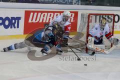 Championsleague - CHL - ERC Ingolstadt - Växjö Lakers (VLH) - Saison 2015/2016 - Petr Taticek (#17 ERC Ingolstadt) - Hennessy Josh #9 weiß VLH - Steen Stefan Torwart VLH - Foto: Jürgen Meyer