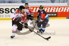 CHL - Champions Hockey League 2015 - ERC Ingolstadt - Frölunda HC - #erc 42# im Zweikampf mit Oscar Fantenberg. Patrik Carlsson im Hintergrund. Foto: Adalbert Michalik